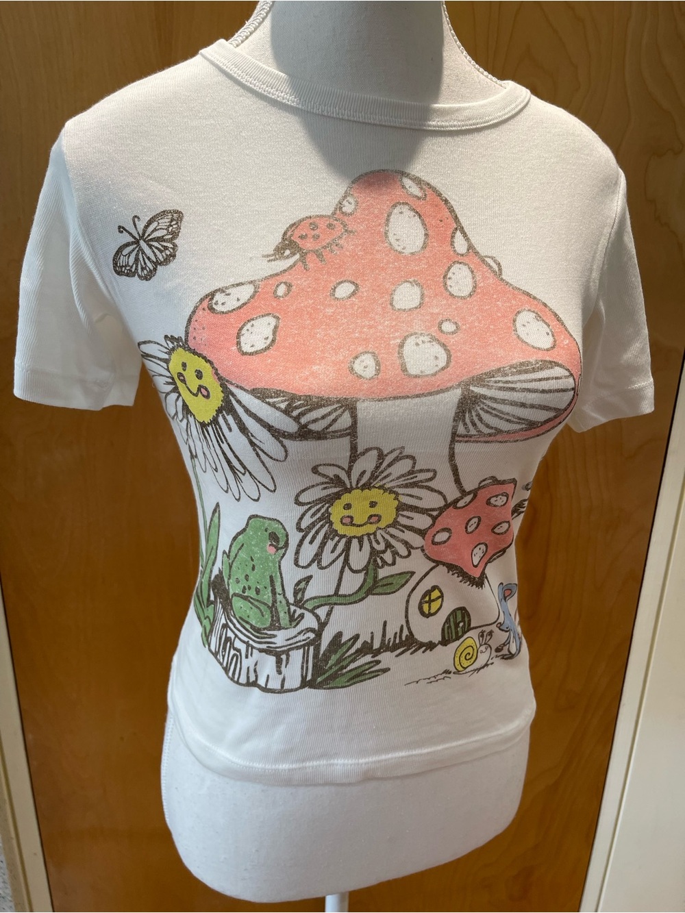 Graphic T-shirt with mushroom design size M
